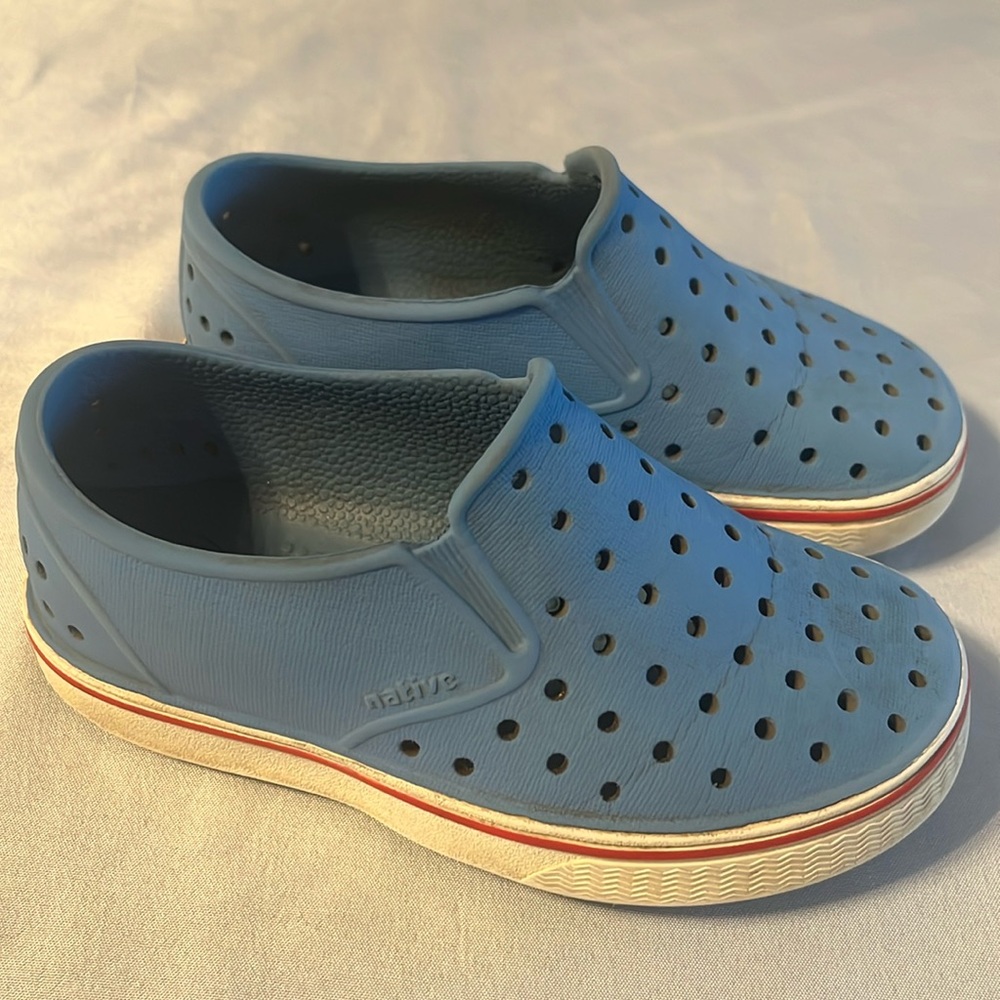 Boys Native Brand Shoes Size 9